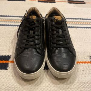 Aldo Black Leather sneaker. Size 9.5